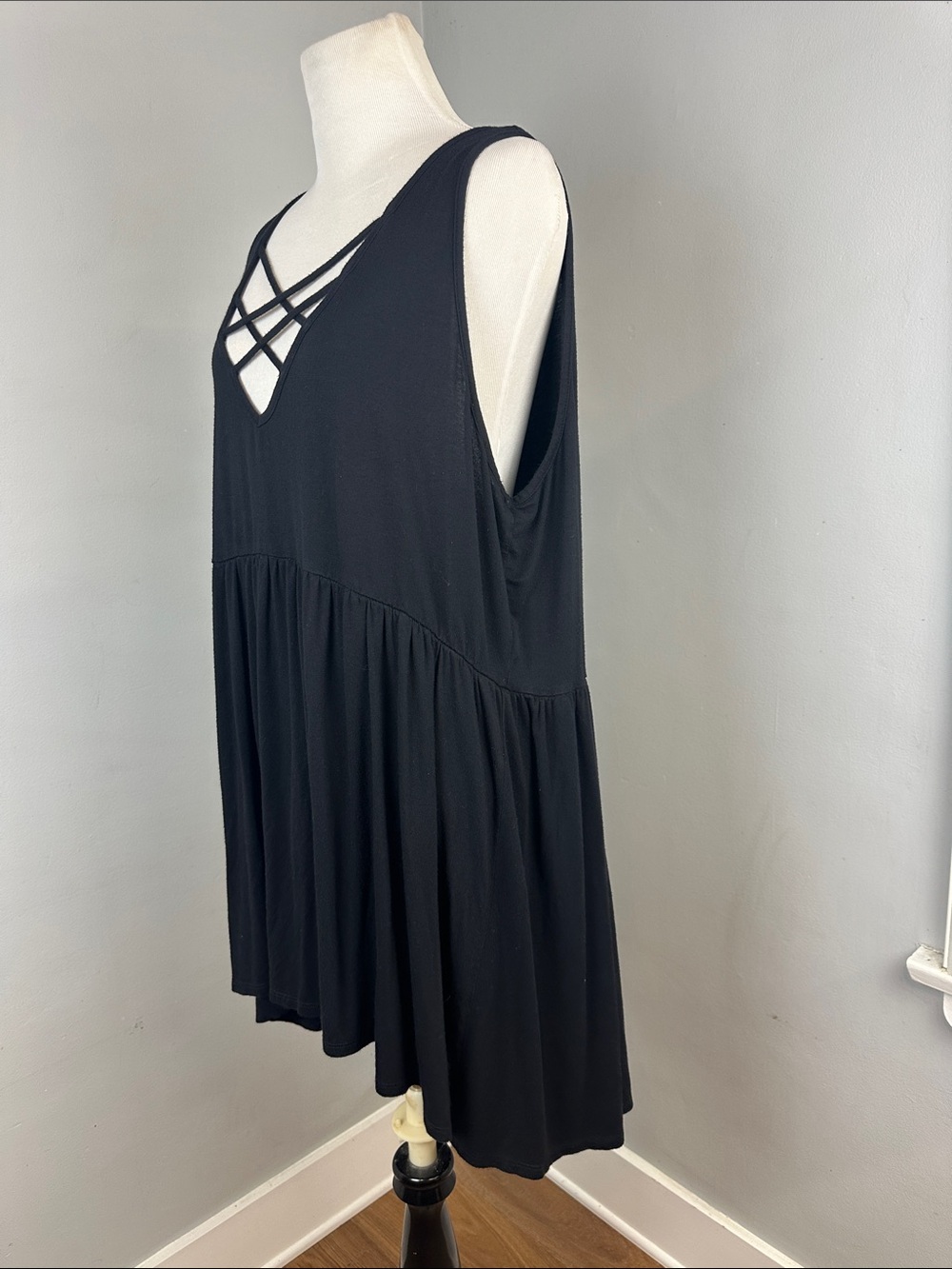 Torrid Babydoll Tank V-neck Criss Cross Sz 2X
Black - Picture 6 of 9